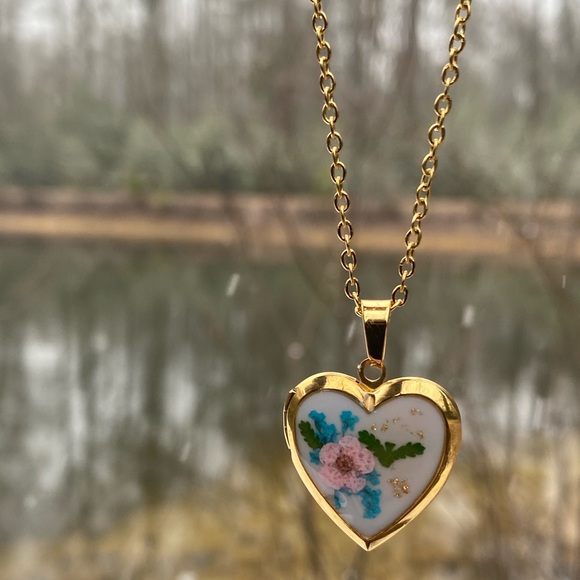 Pressed Flower Locket - Picture 4 of 10